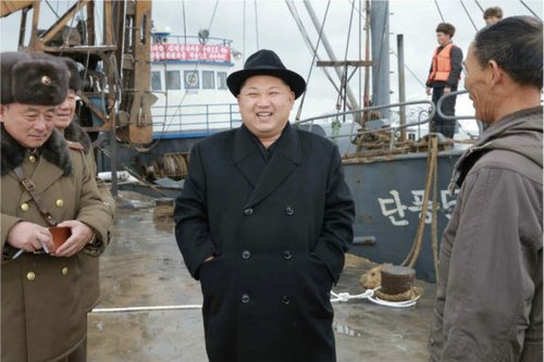 Kim-Jung-Un-in-front-of-Fishery-Station-No.-15-Fishing-Boat-Rodong-Sinmun-2016-12-15_4-image5
