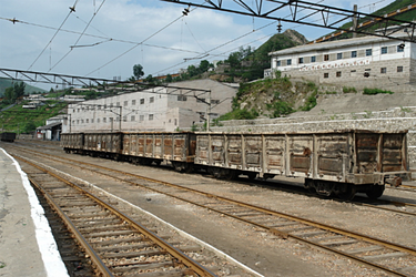 Railyard-at-K%C3%85%C2%ADmgol-Hankyoreh-2017.07.26_16-image8