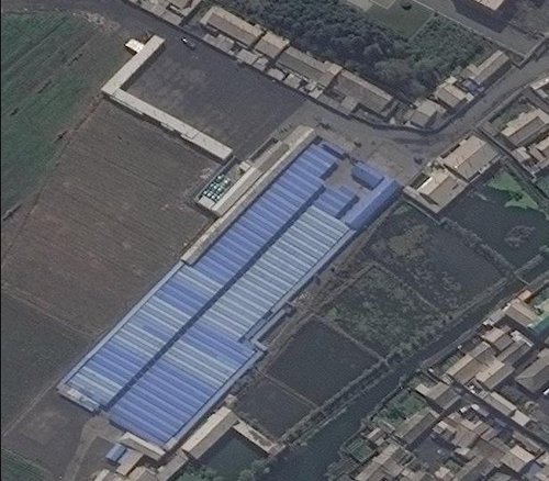 Sinuiju_market_vendor_stalls_1-image2